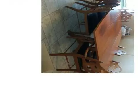 Dining table and 6 Chairs
